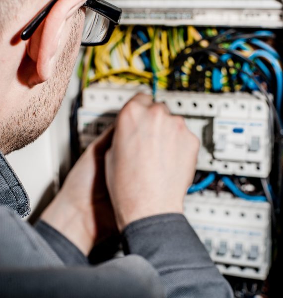 electrician-1080574_1920